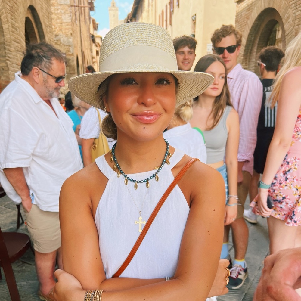Meet your Posher, Madeline